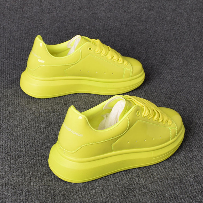 Skateboard - Sepatu Kasual Putih Berlapis 2025 untuk